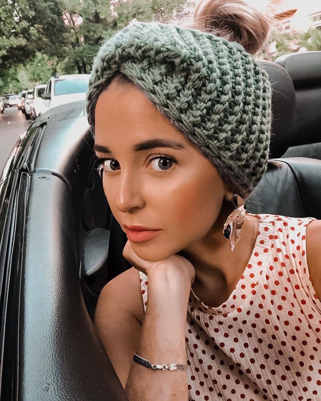 Вязаная повязка на головку