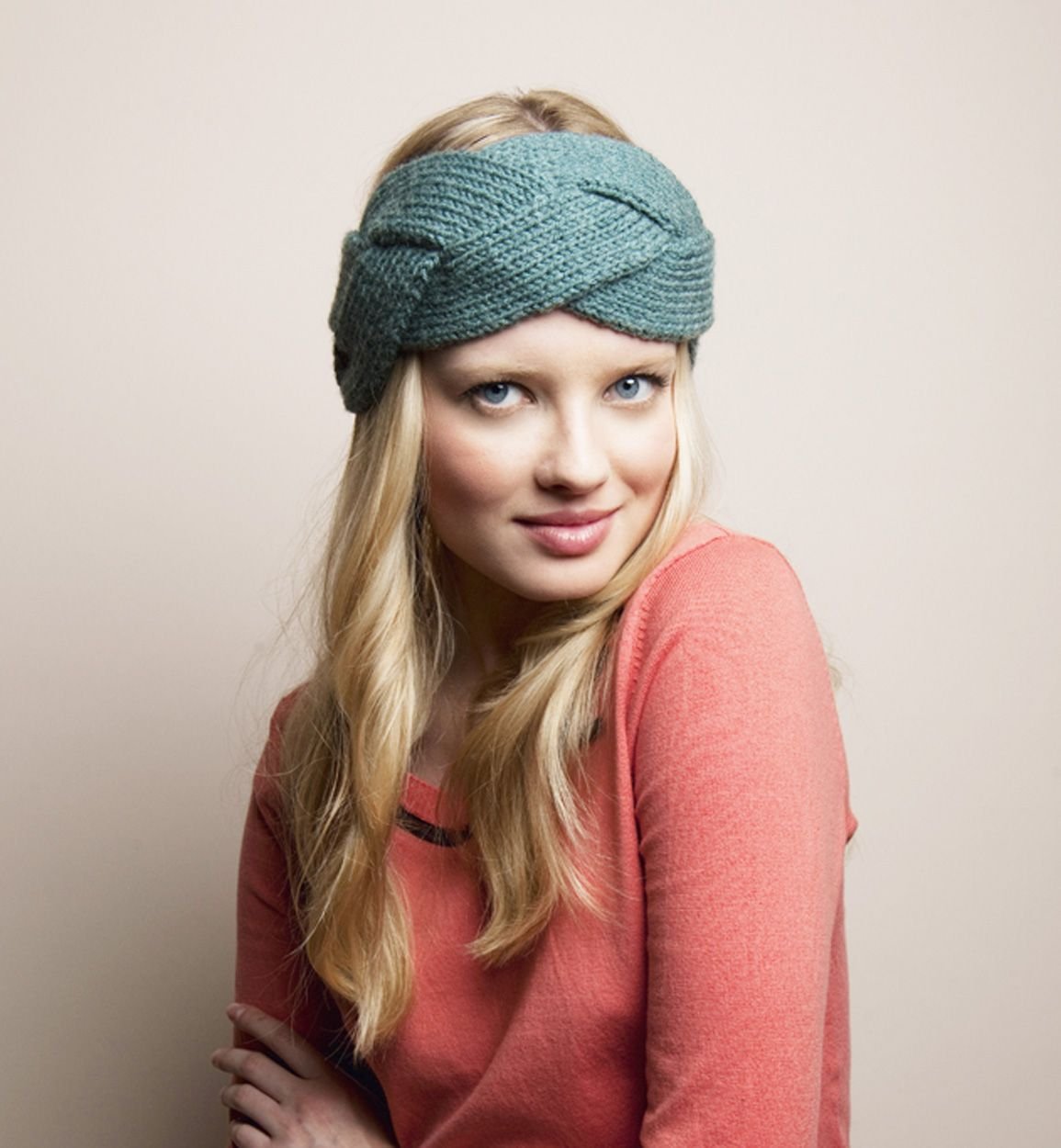 Вязанная плвязка на годову