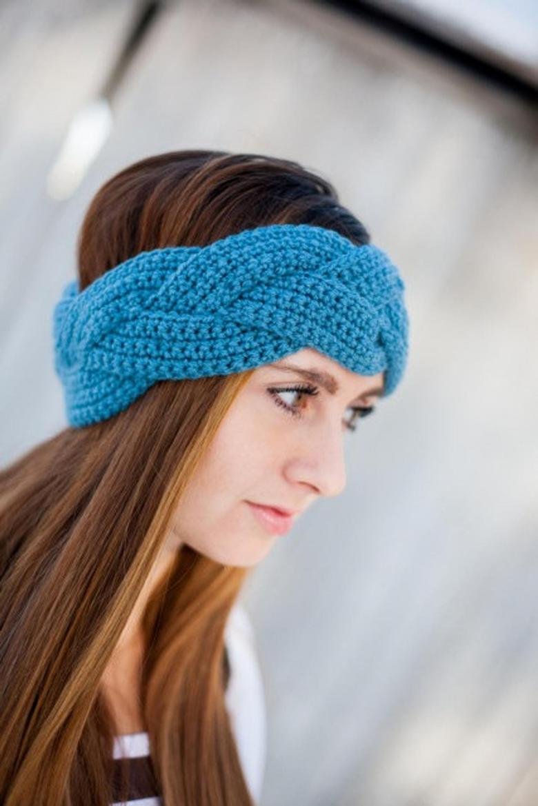 Вязанная повязка еа голову