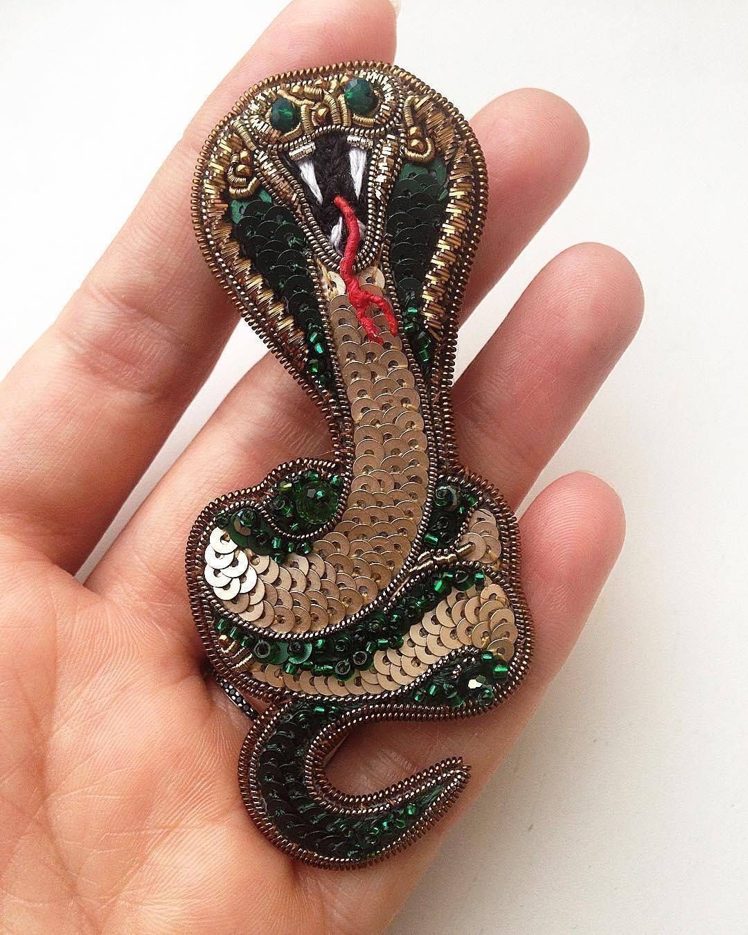 Змея свернувшаяся кольцом