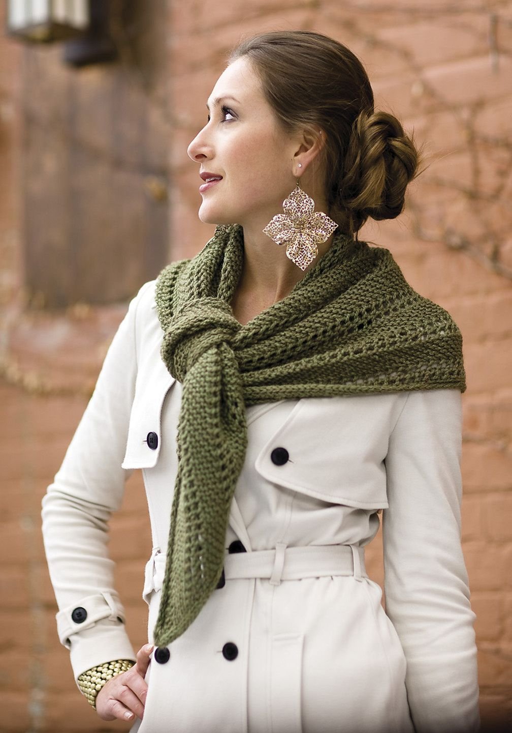 Косынка вязаная с пальто