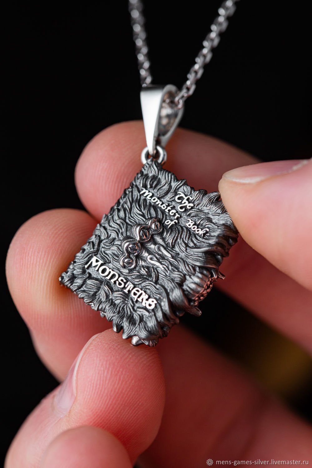 Кулон книжка