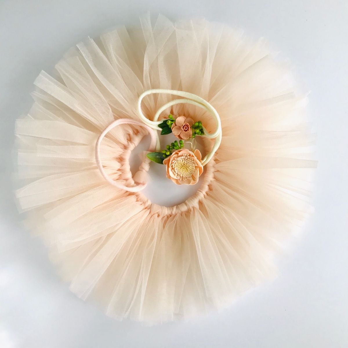 Брошь из фатина