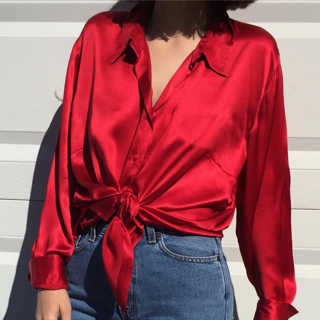 Джинсы с шелковой блузкой