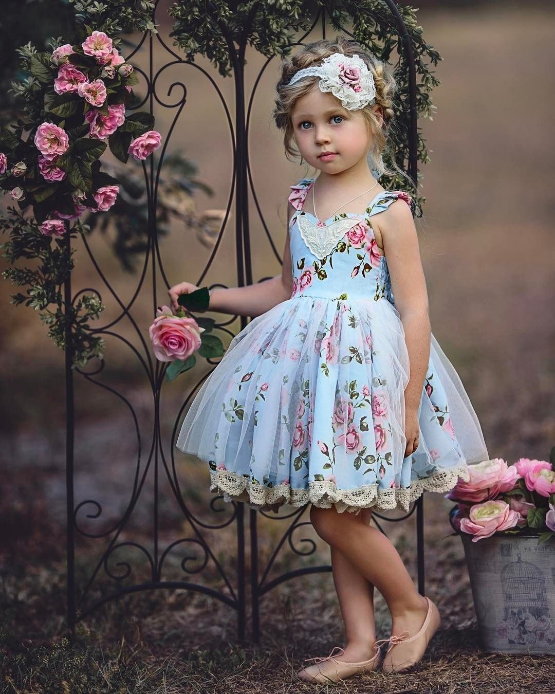 Платье в цветочек для девочки