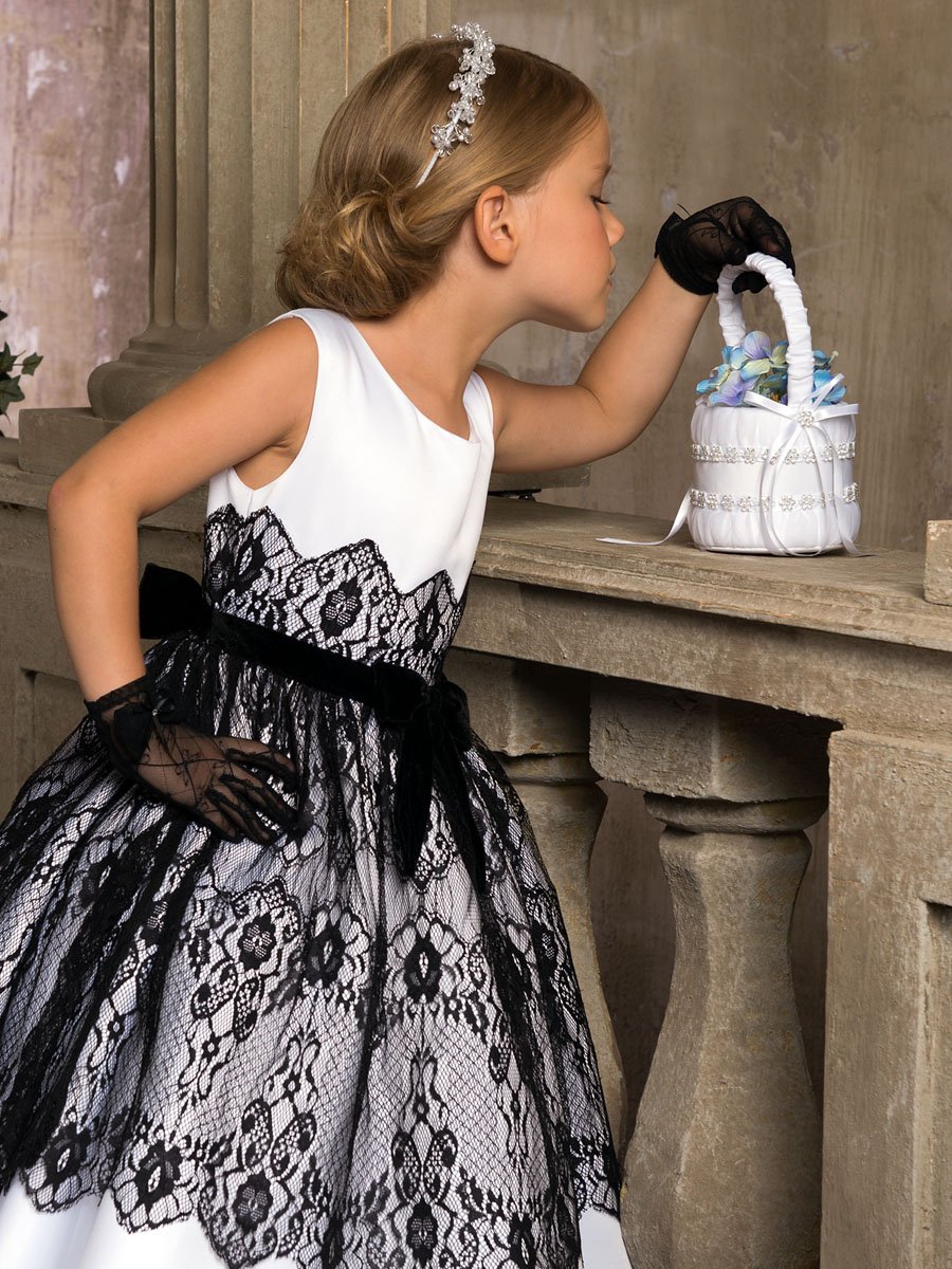 Платье кружевное для девочки