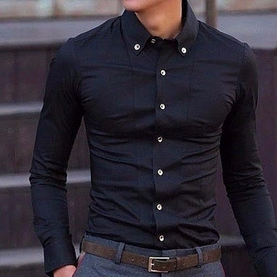 Парень в черной рубашке