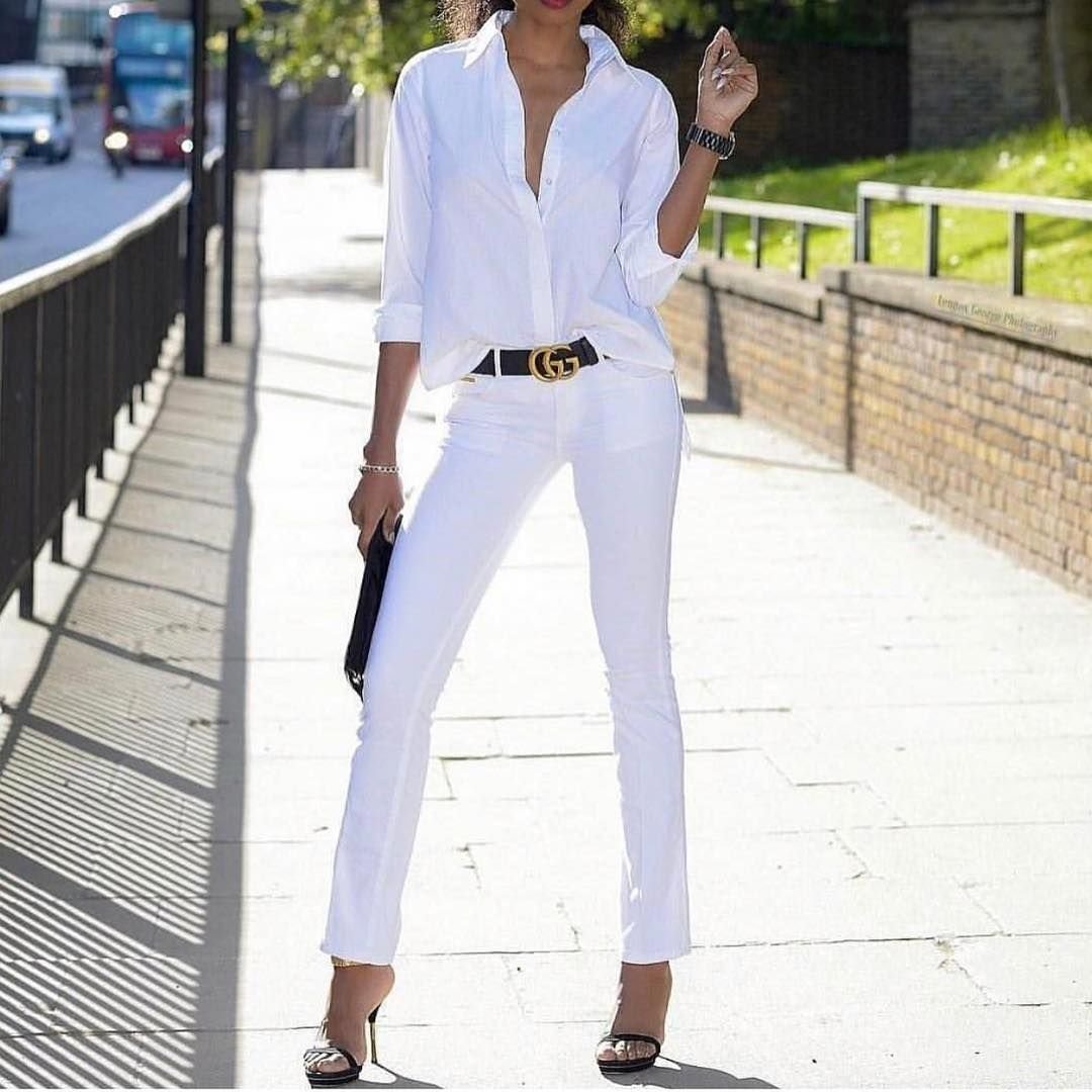 Джинсы с черной блузкой