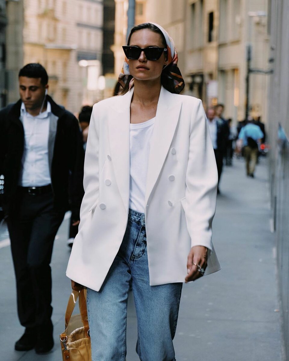 Джинсовые шорты с рубашкой