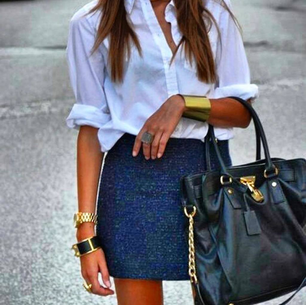 Модный лук с белой рубашкой