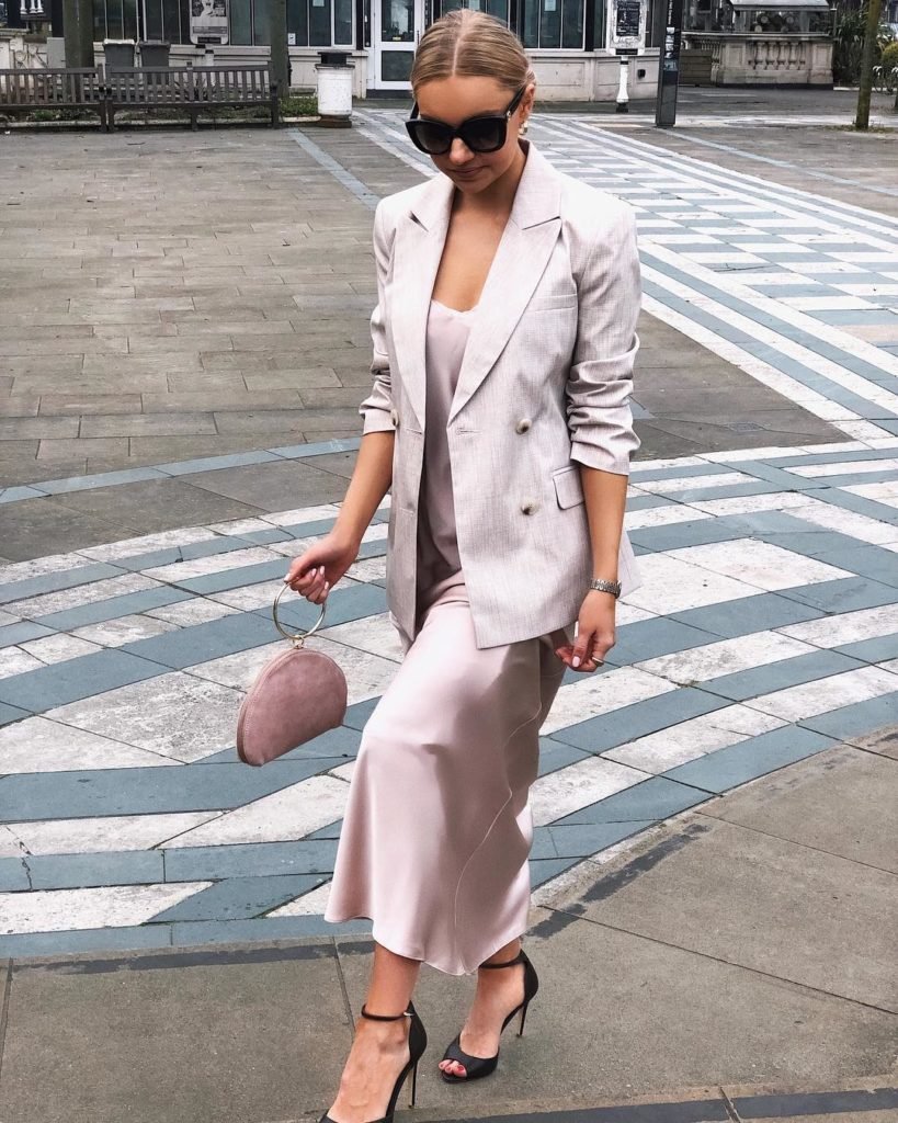 Белая рубашка с объемными рукавами