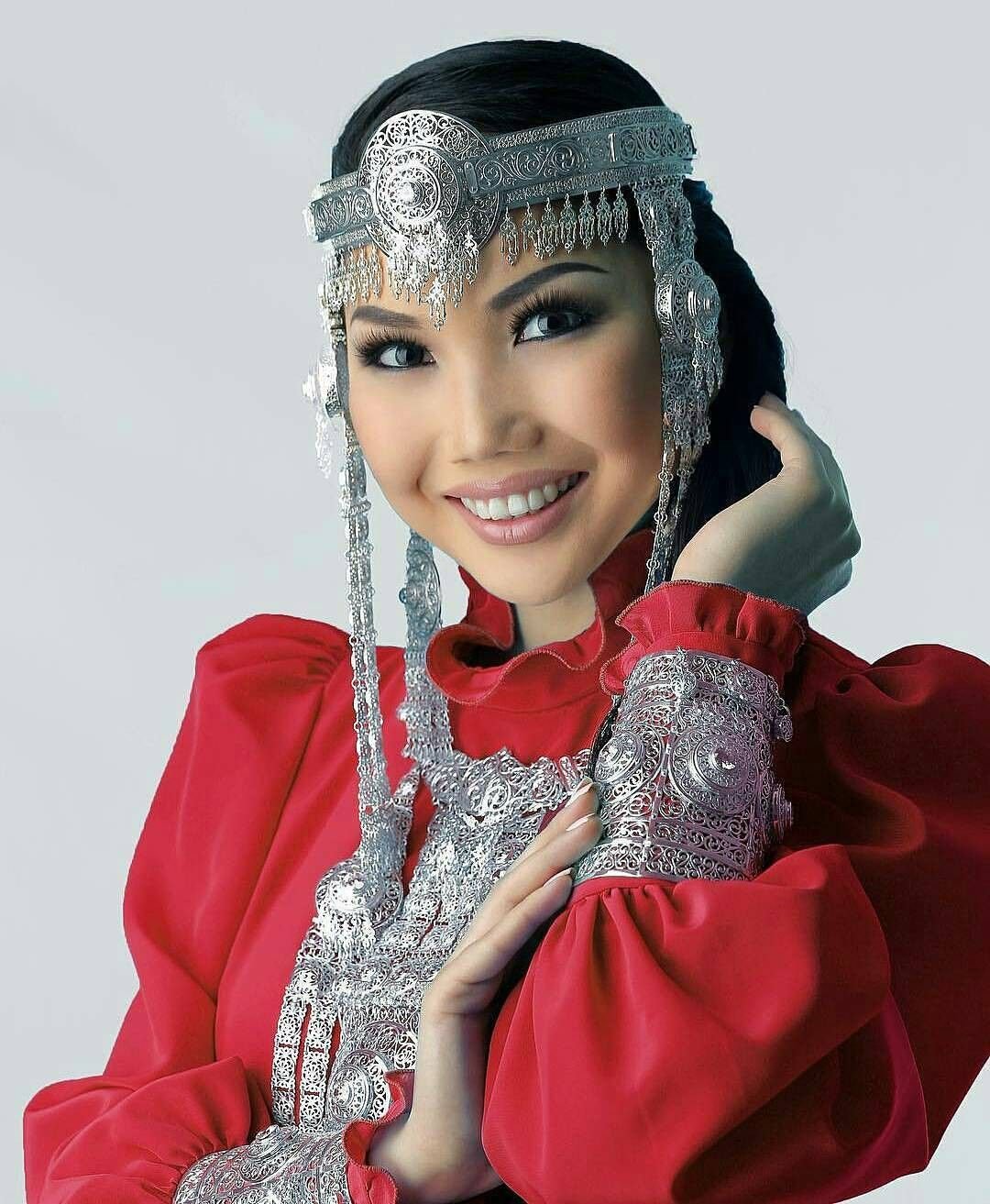 Девушки народов мира