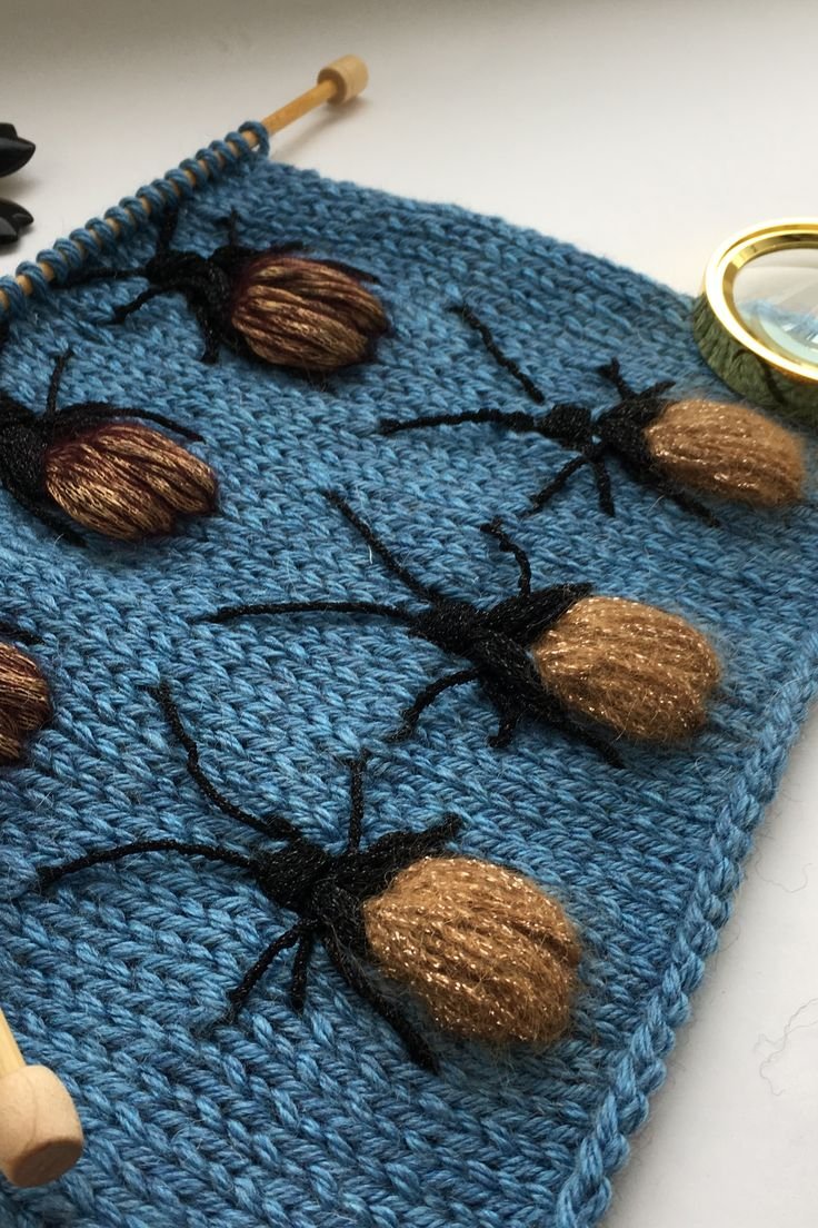 Вязаные украшения спицами