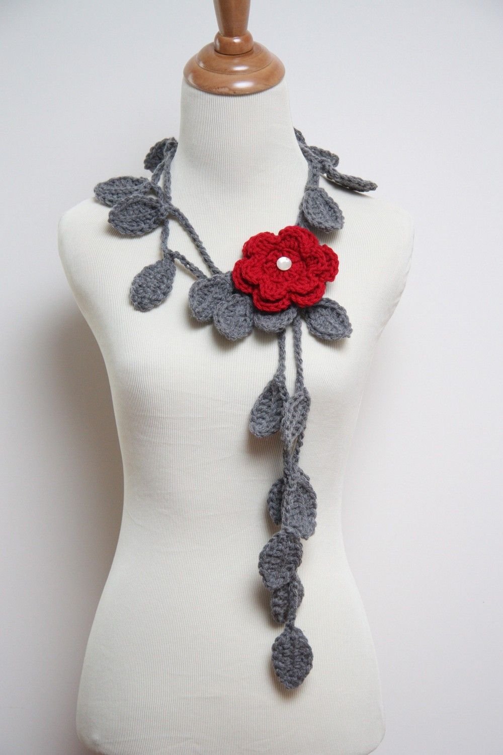 Вязаные украшения спицами