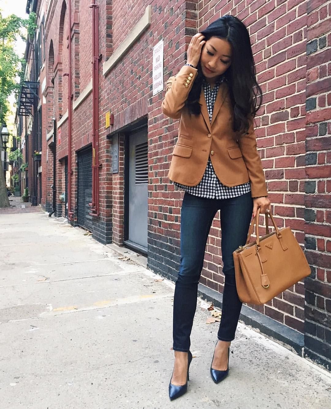 Коричневый пиджак женский