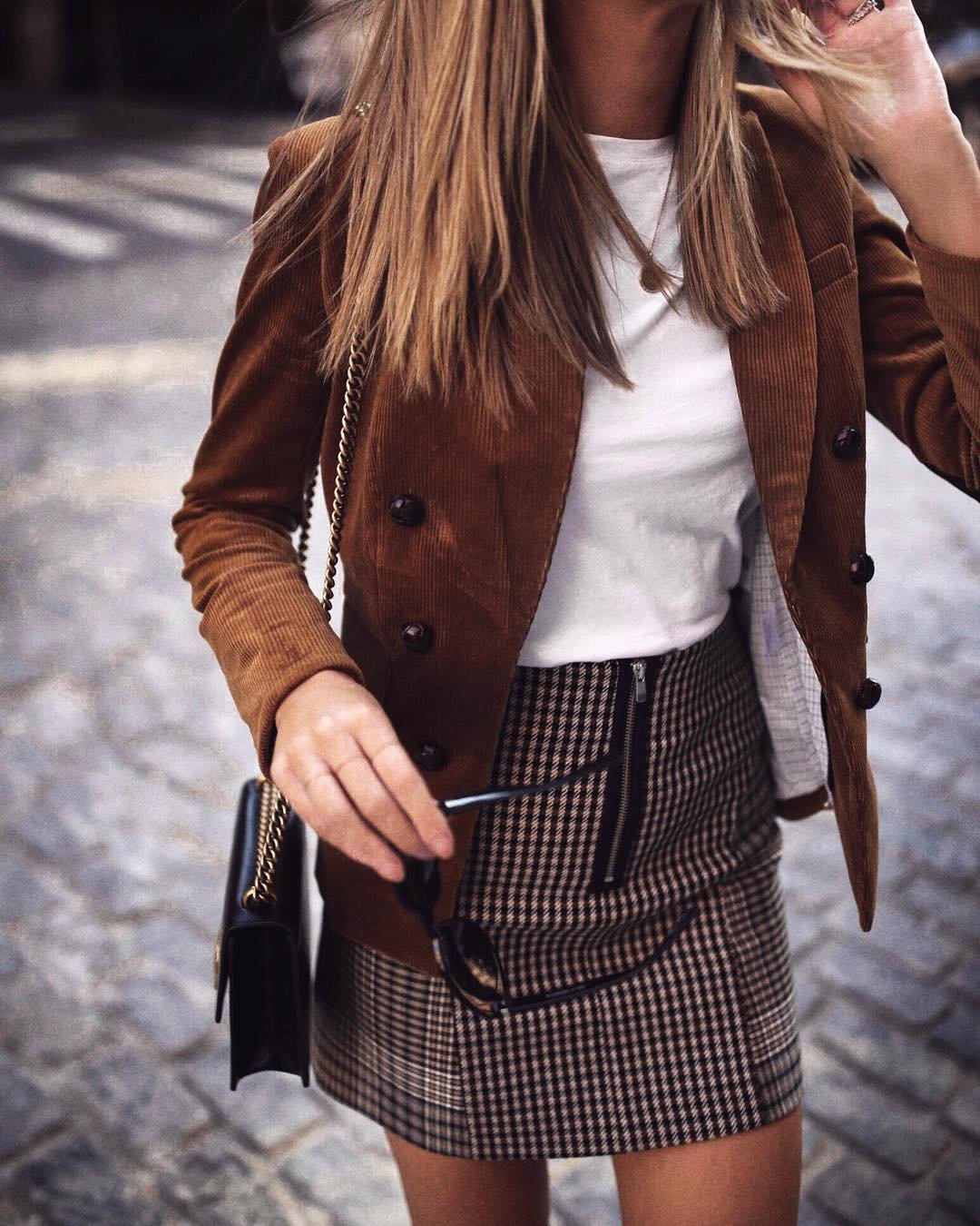 Бежевый пиджак оверсайз