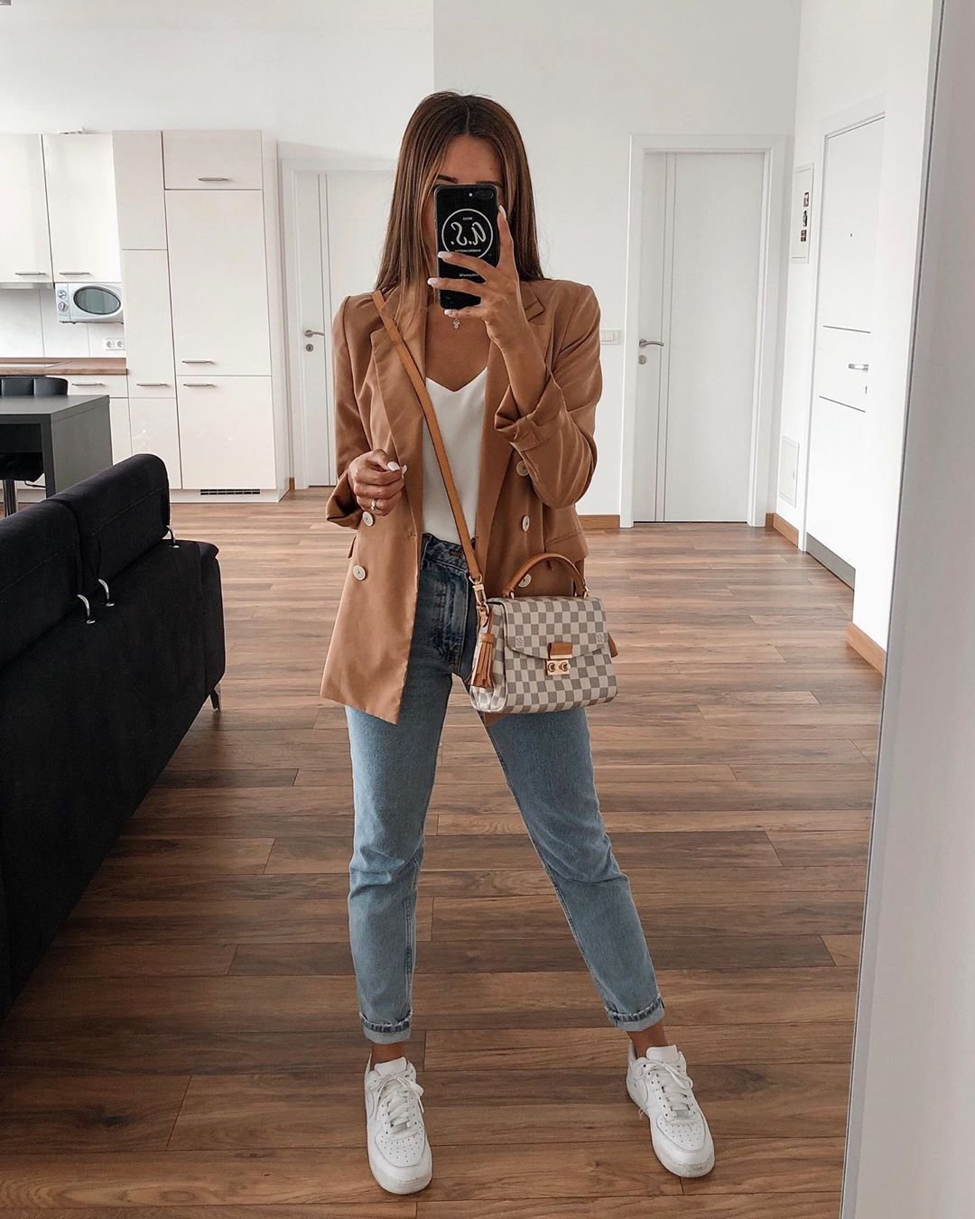 Образ с бежевым пиджаком