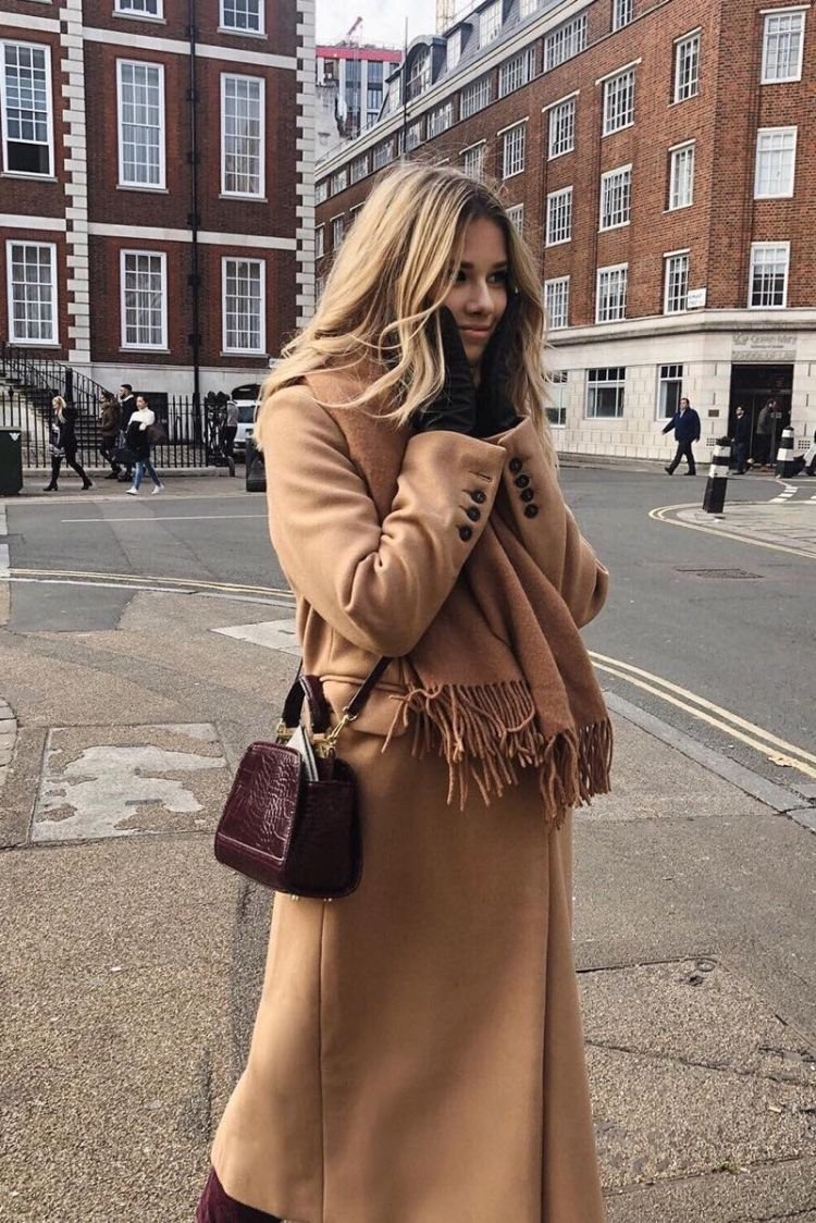 Позы для зимней фотосессии в лесу