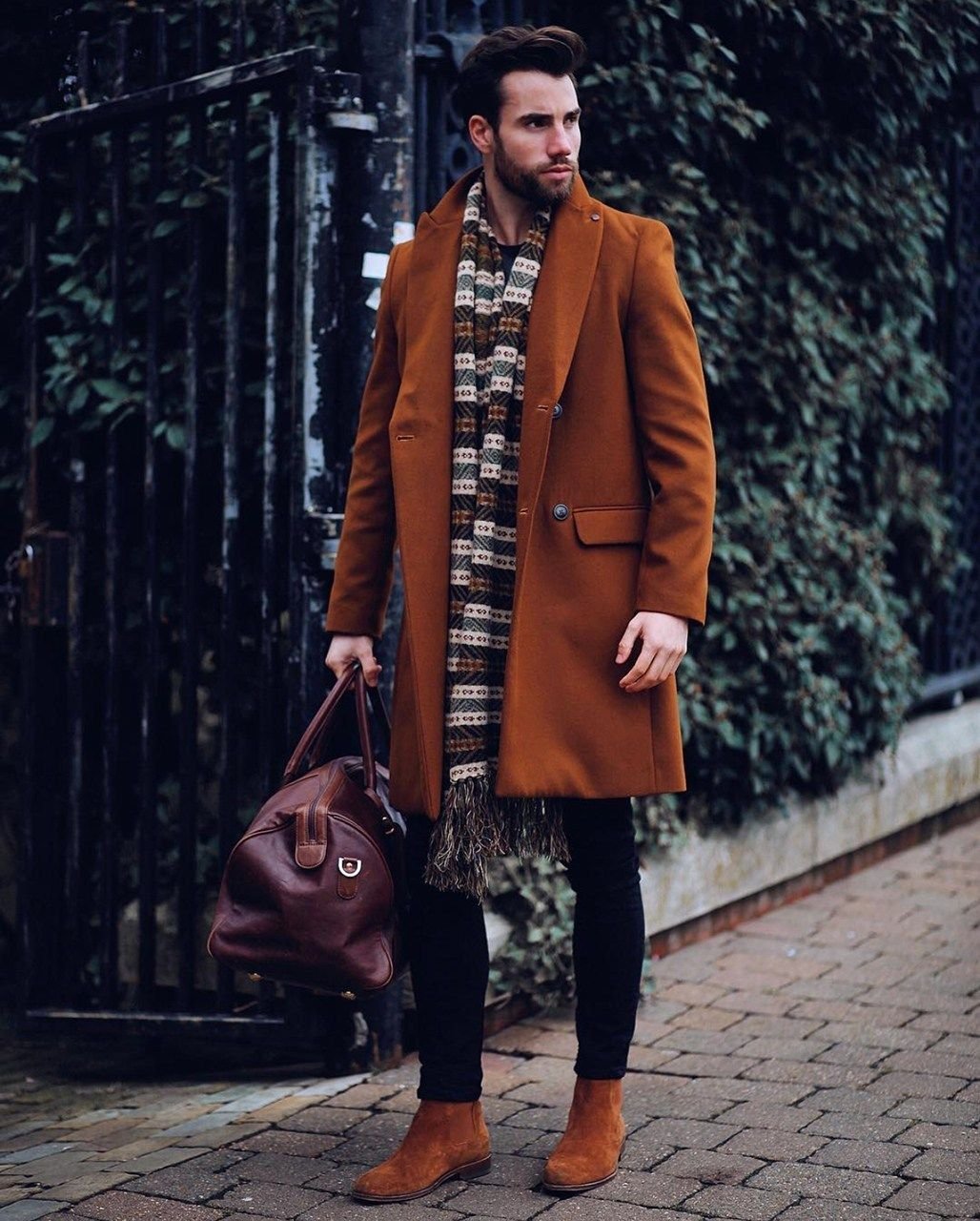 Коричневое пальто мужское