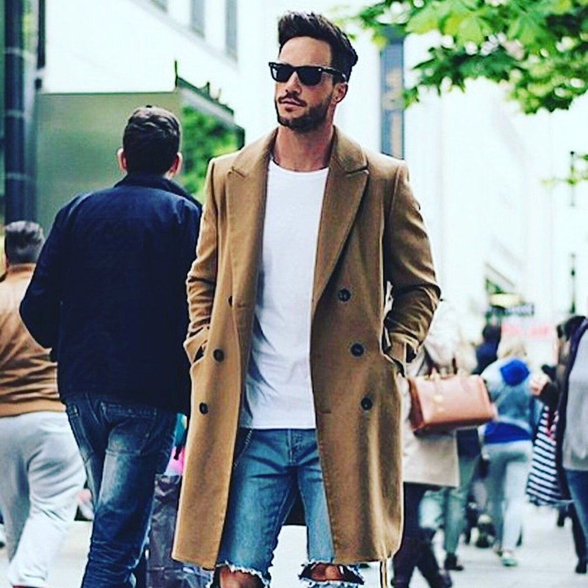 Парень в пальто