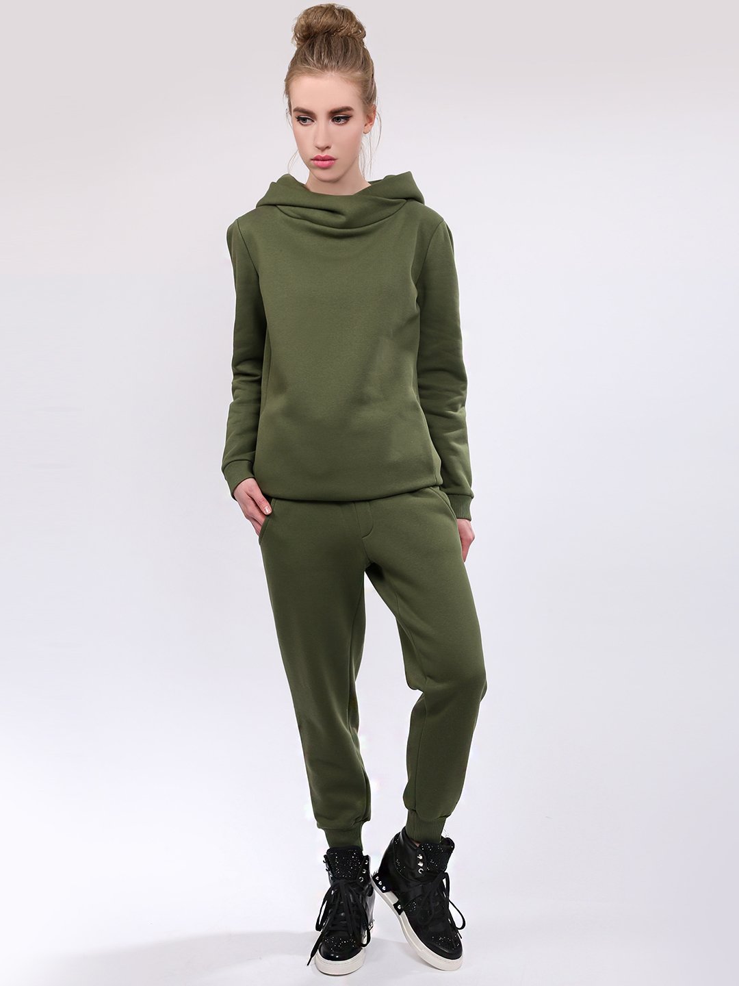 Модные костюмы из футера 2022 женские