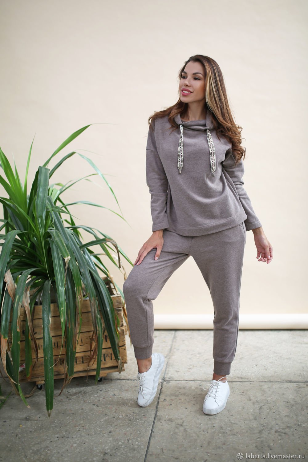 Костюм из футера женский