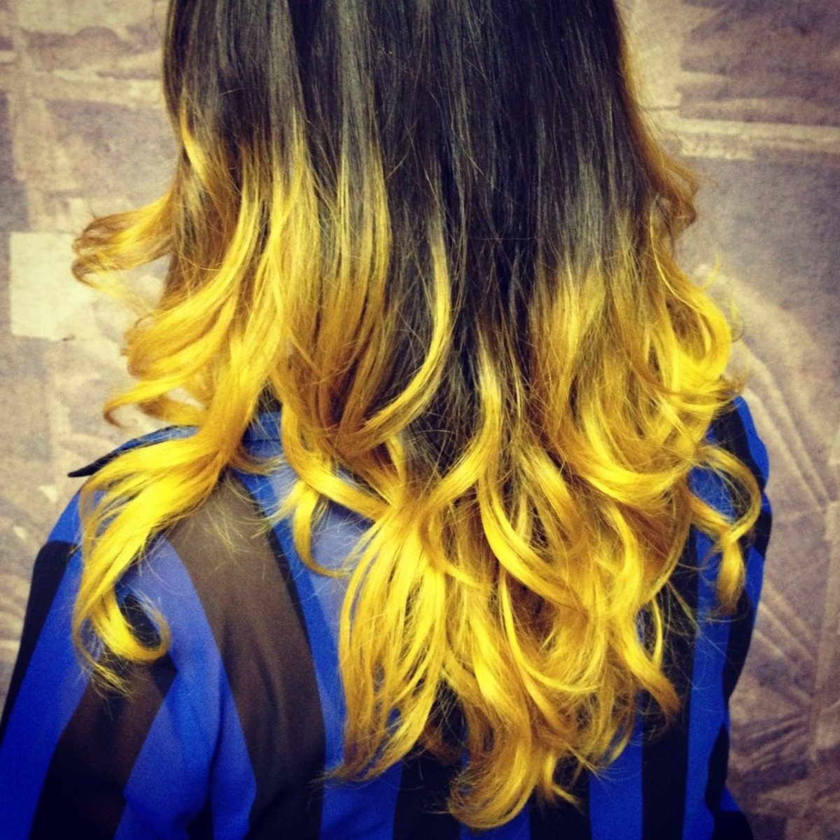 Желтое мелирование на темные волосы