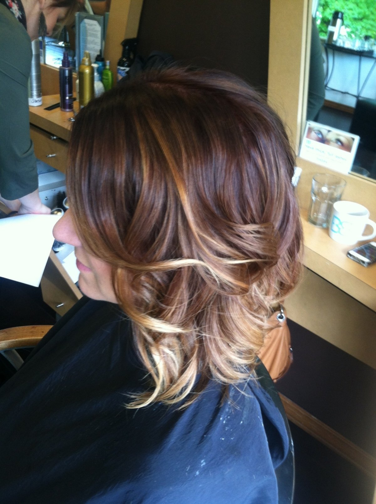 Прикорневое окрашивание на средние волосы