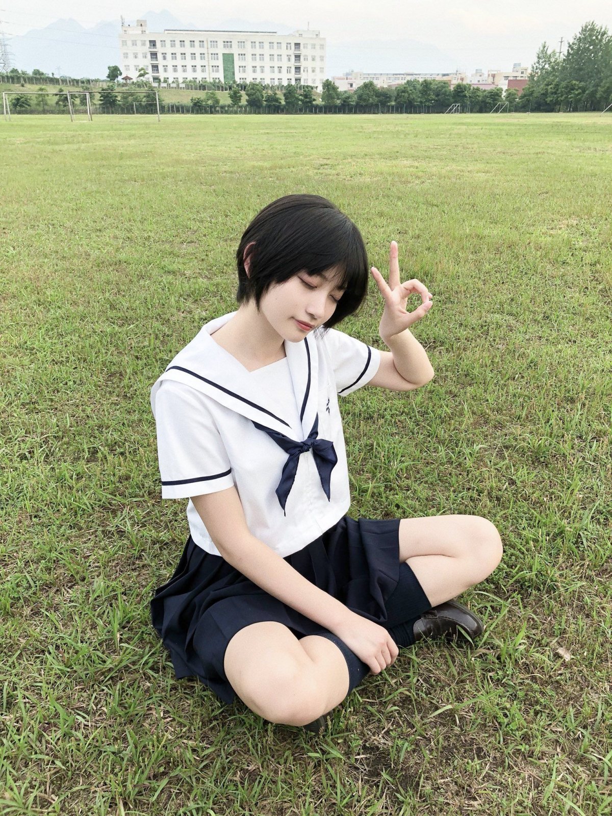 Японские школьницы в раздевалке