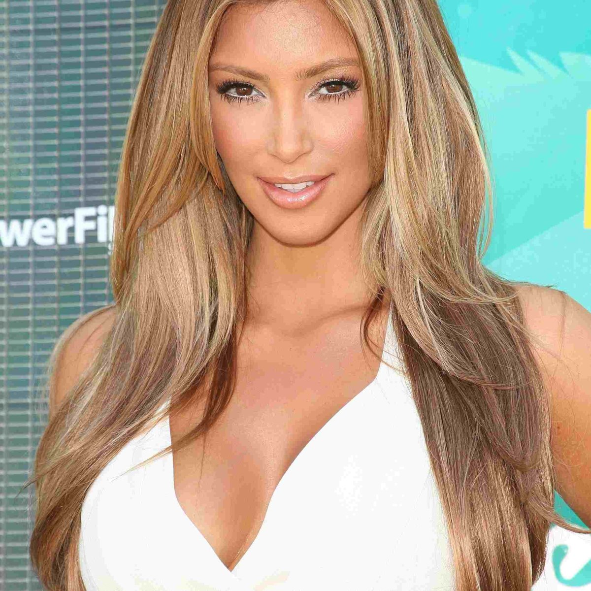 Девушка с русыми волосами