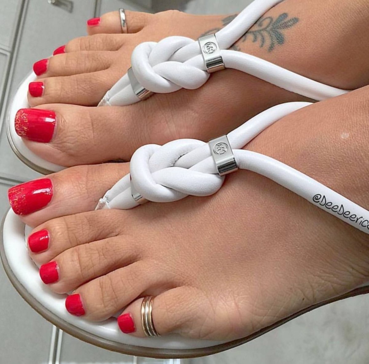 Даймонд Уайт ступни