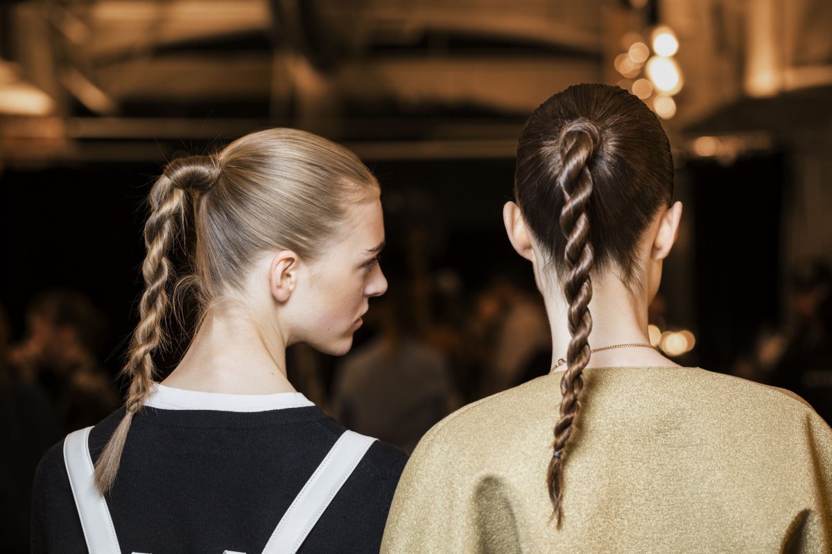 Прическа хвост с резинками