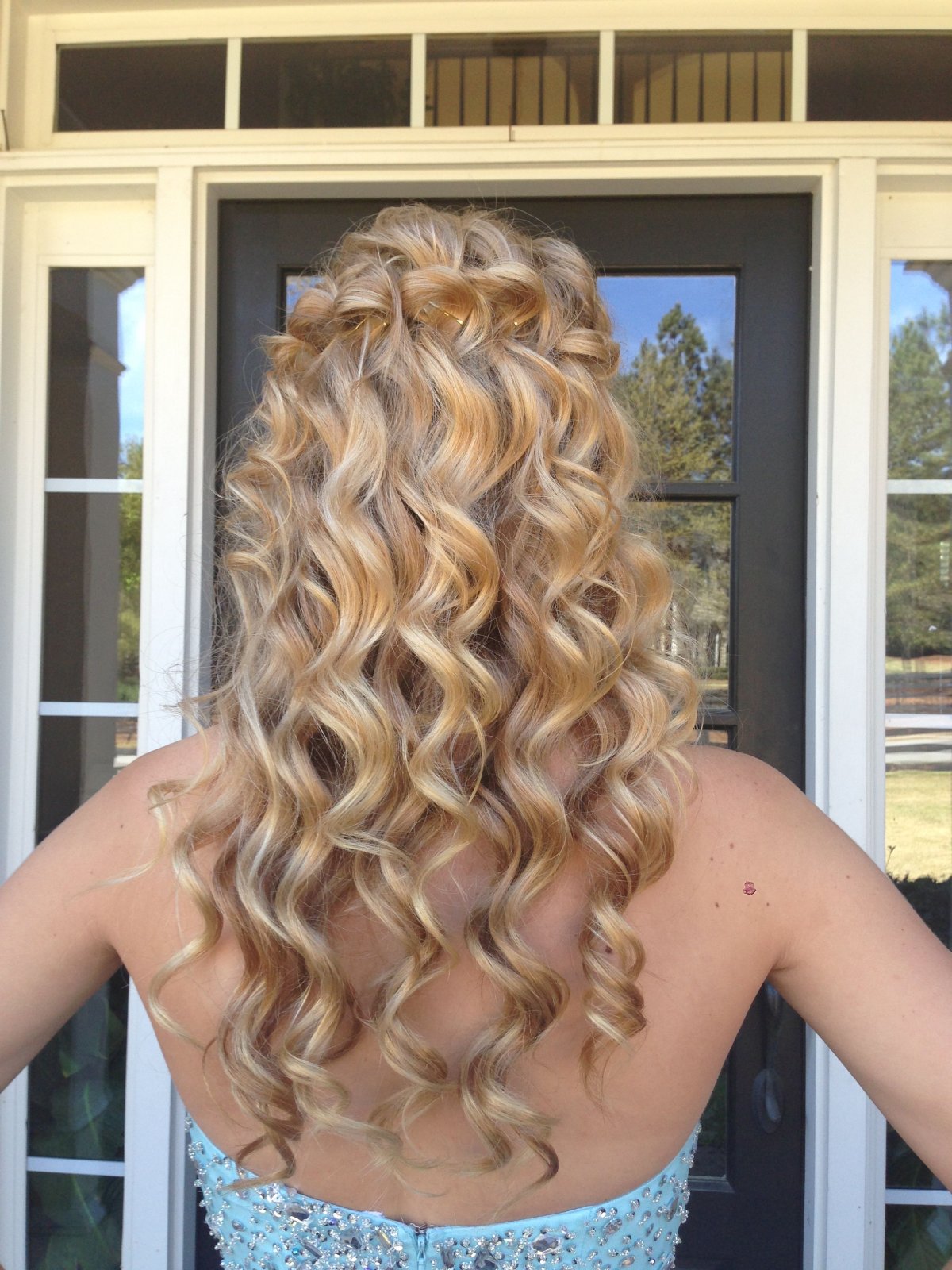 Прически с плетением и кудрями