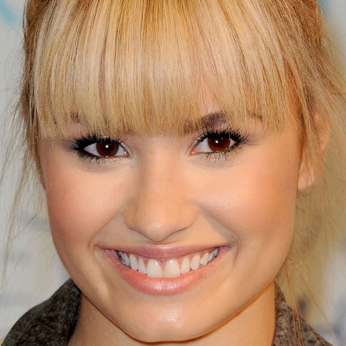 Красивая чёлка для круглого лица