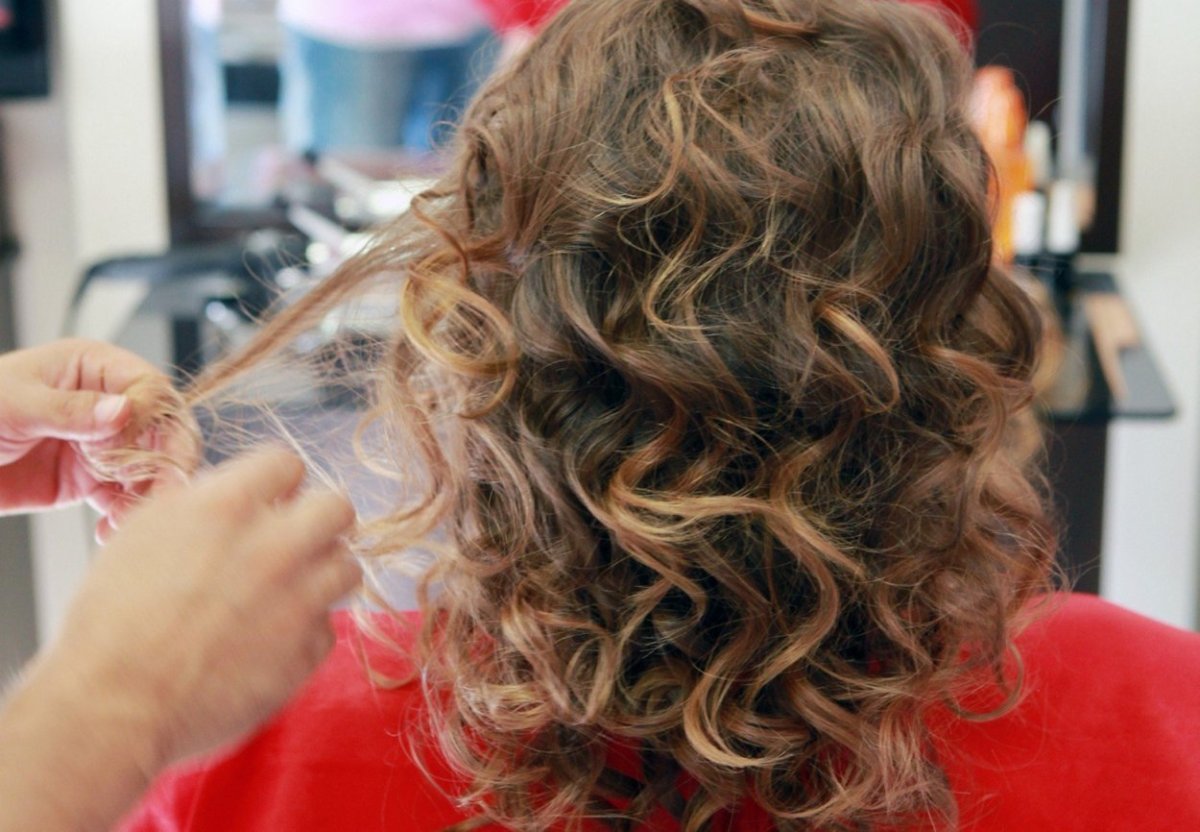 Лёгкая химия на средние волосы