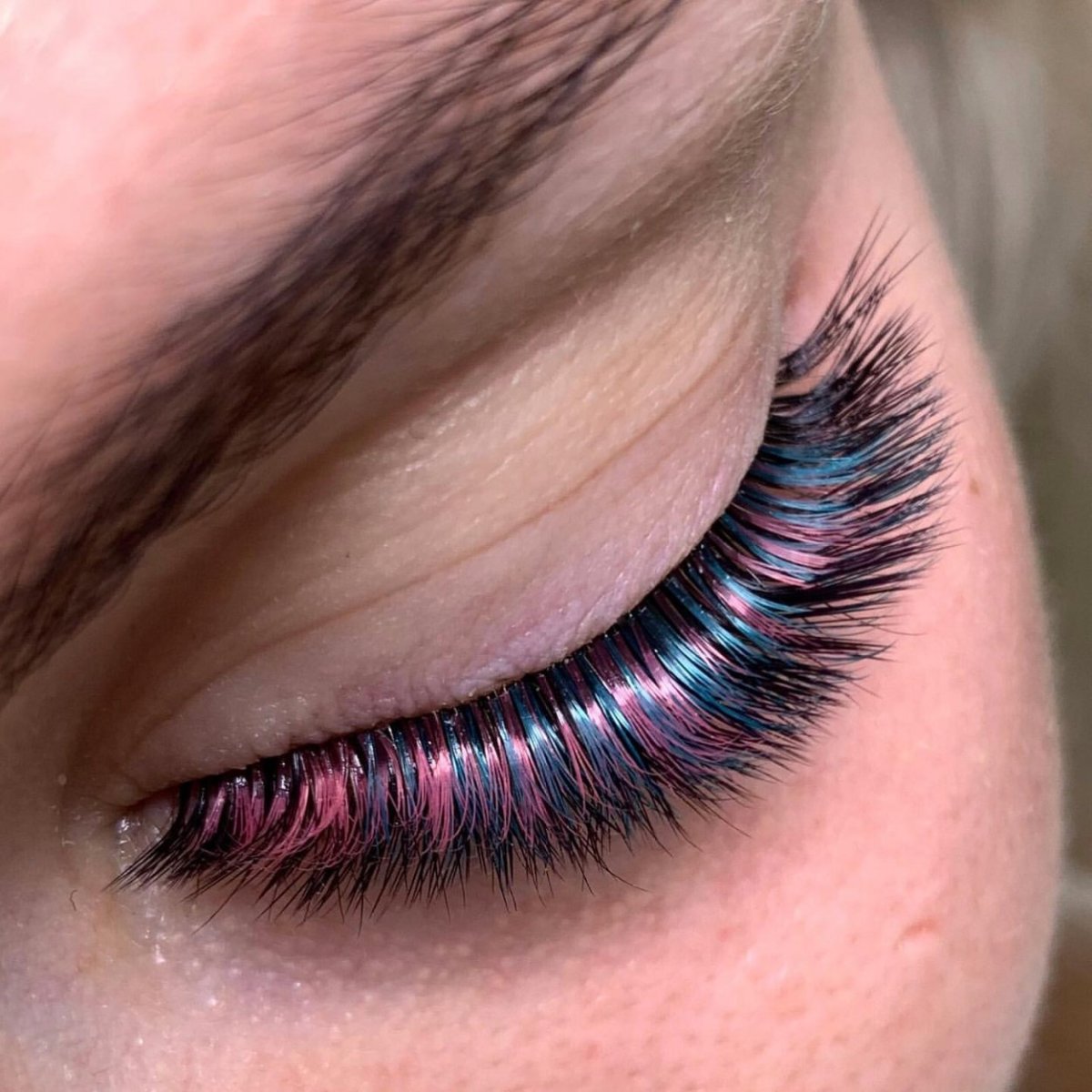 Наращивание ресниц фиолетовые