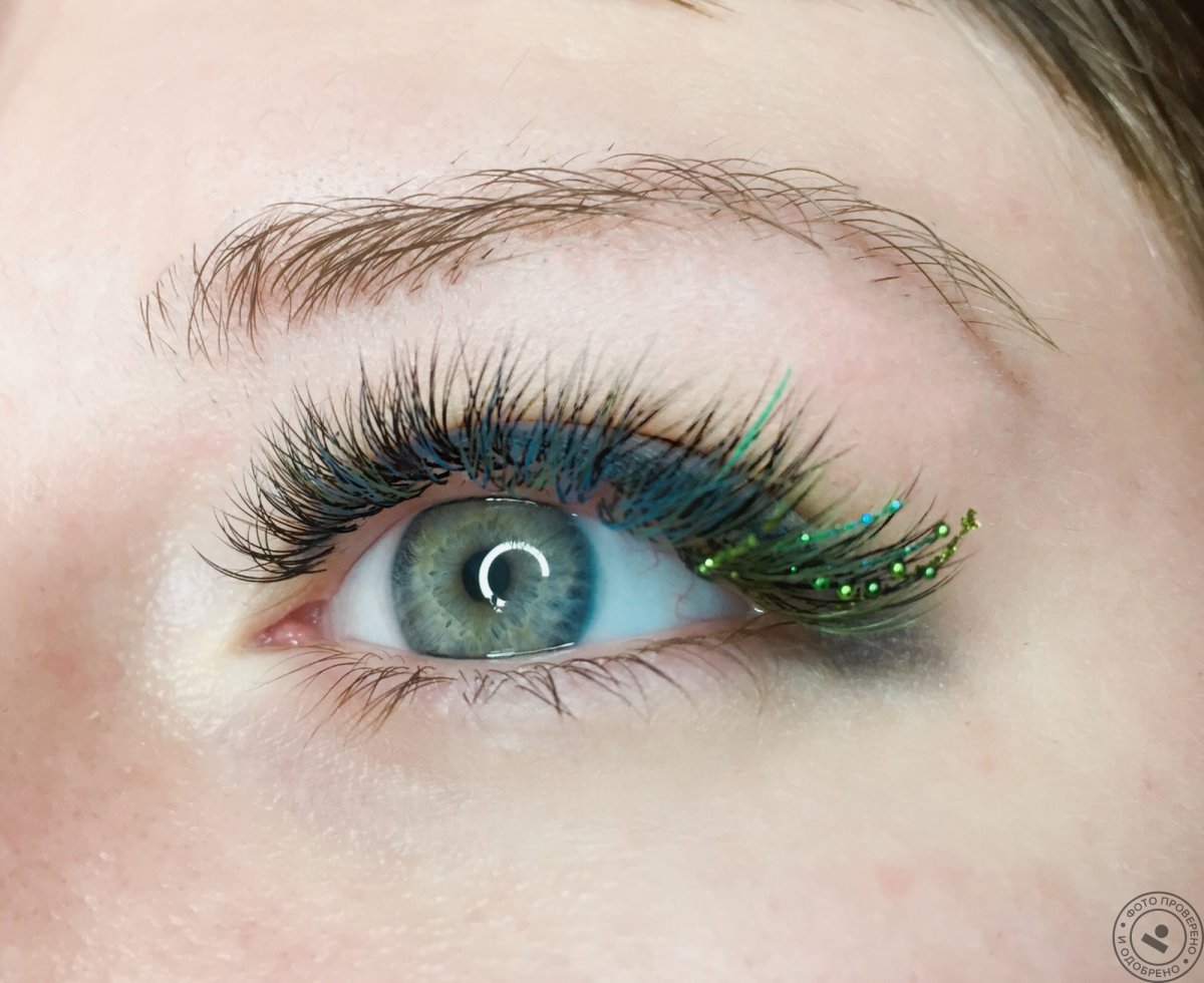 Цветное наращивание ресниц