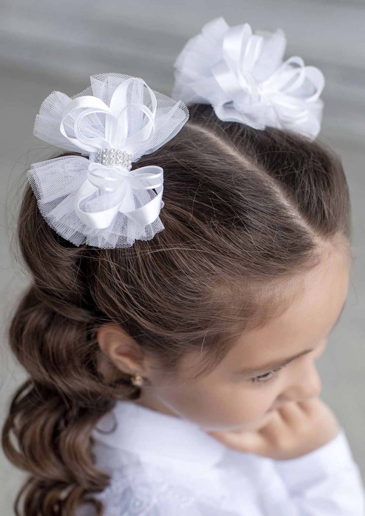 Прическа с большим бантом