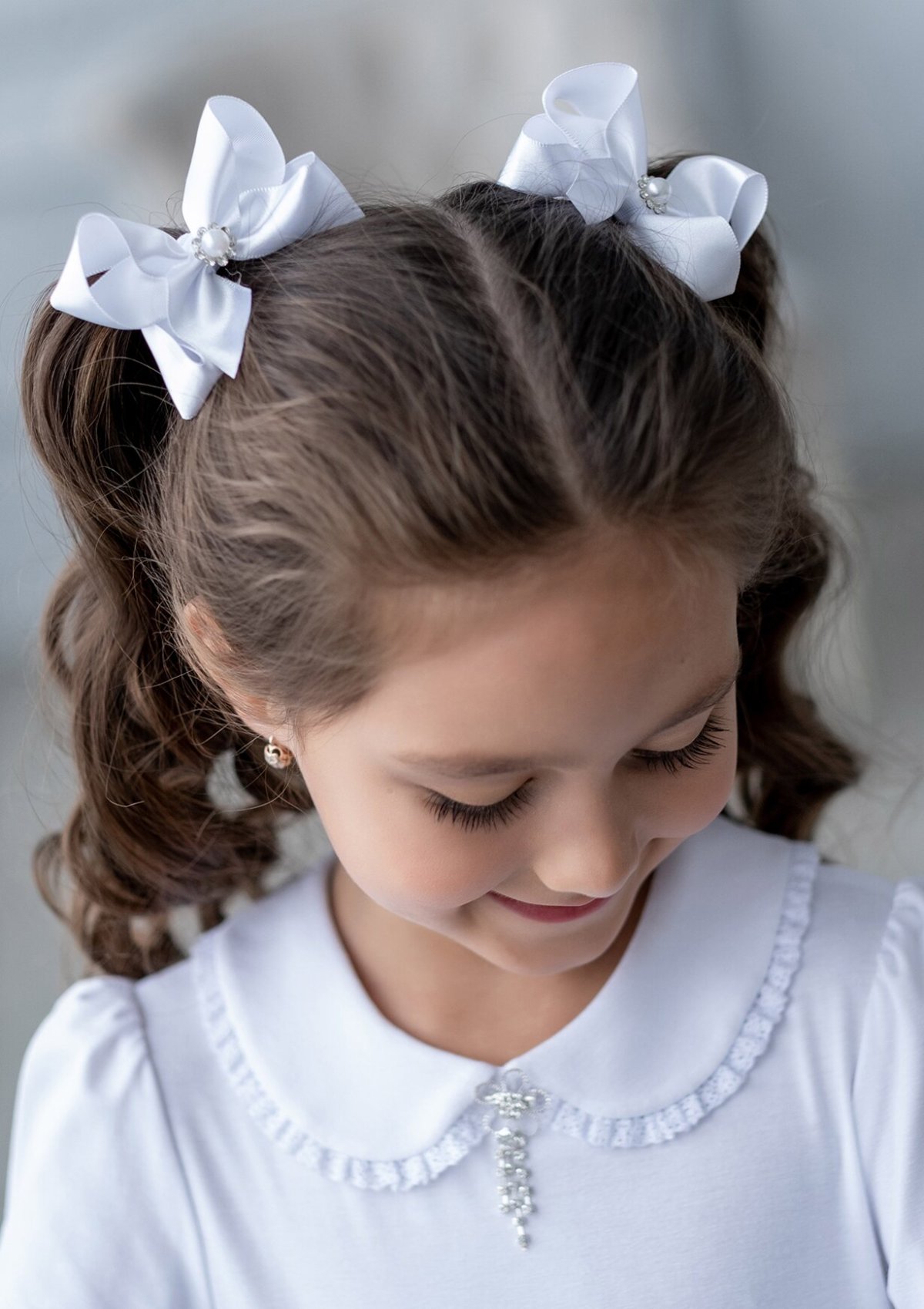 Прическа с бантом