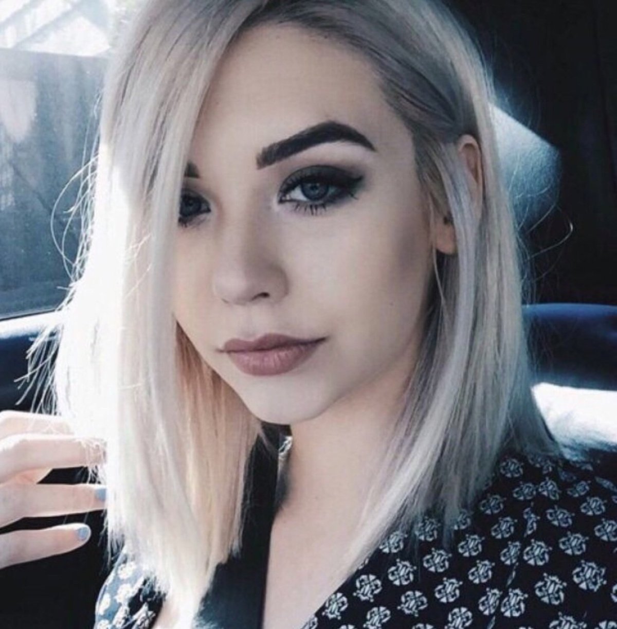 Аманда стил с серыми волосами