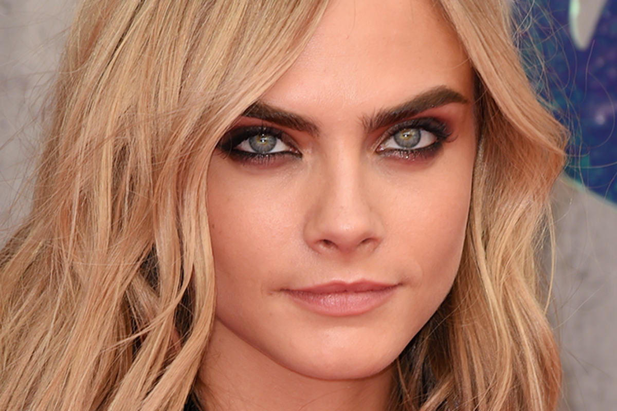 Кара Делевинь цвет глаз