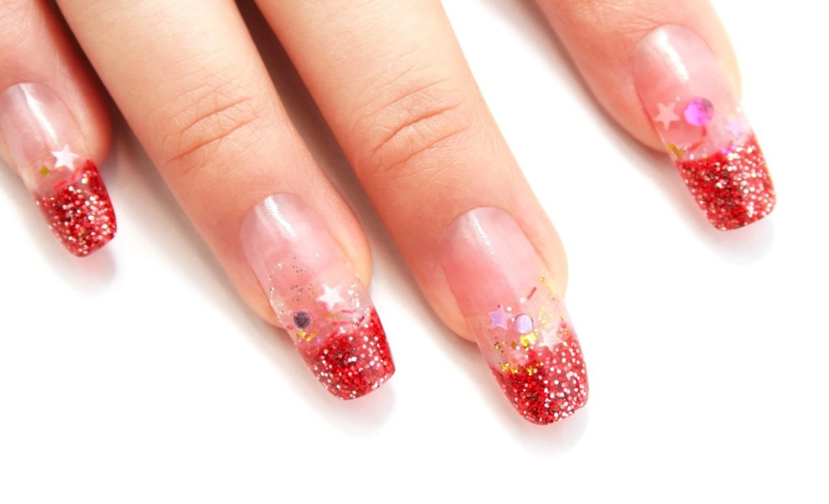 Маникюр красный френч с блестками