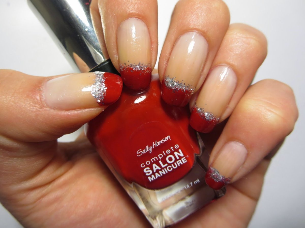 Ногти красные с золотом