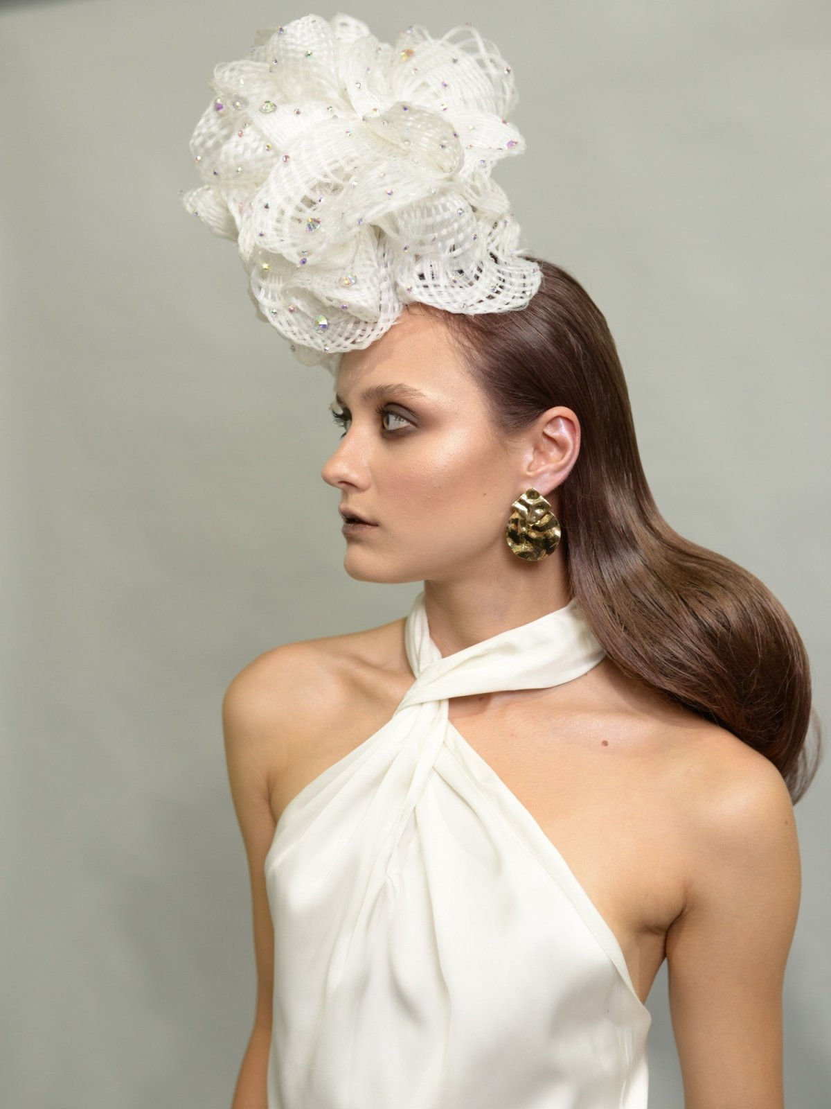 Вечерняя прическа с постижем