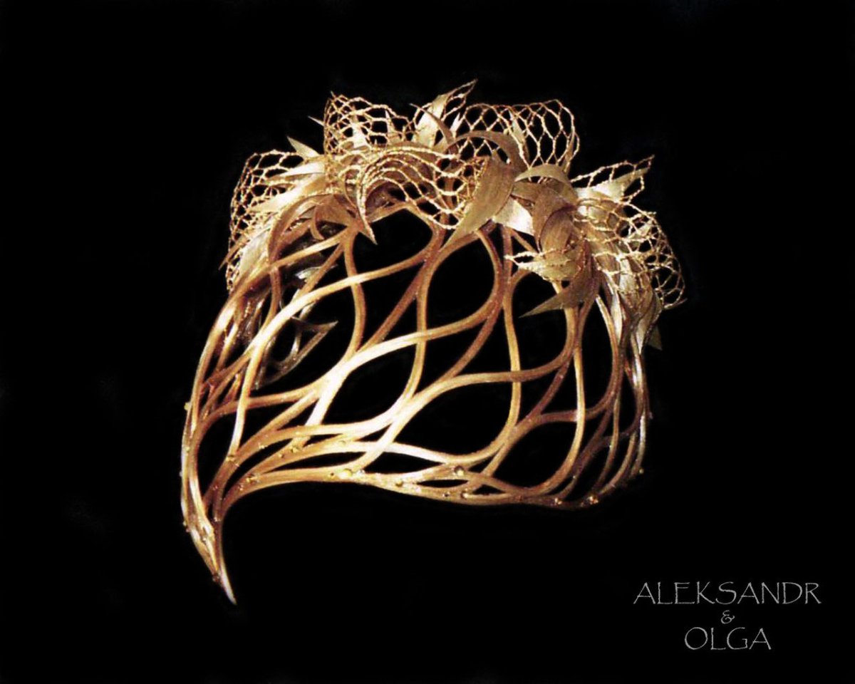 Диадема из волос постиж