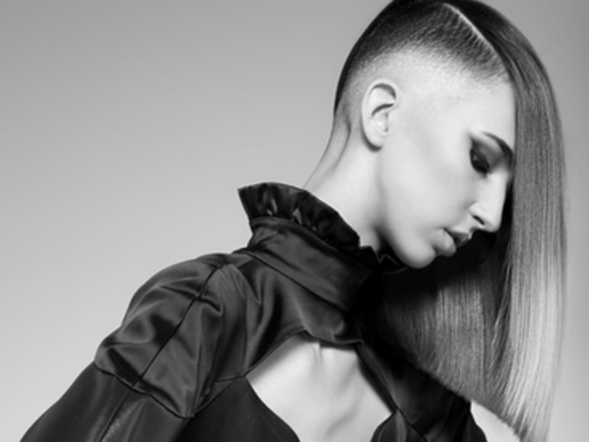 Выбритые виски на длинные волосы