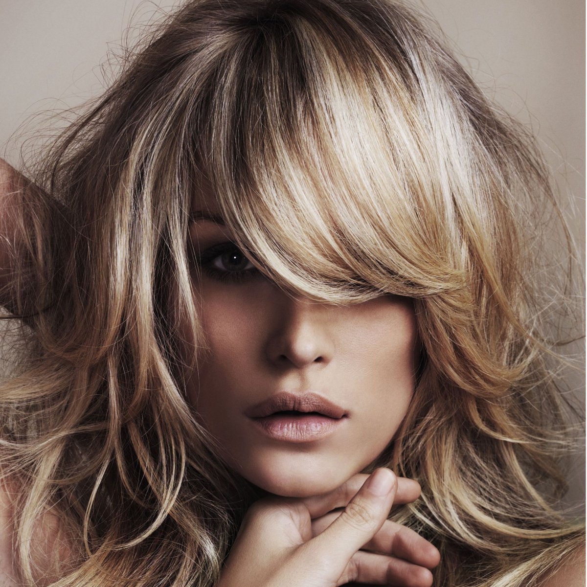 Окрашивание передних прядей у лица каре