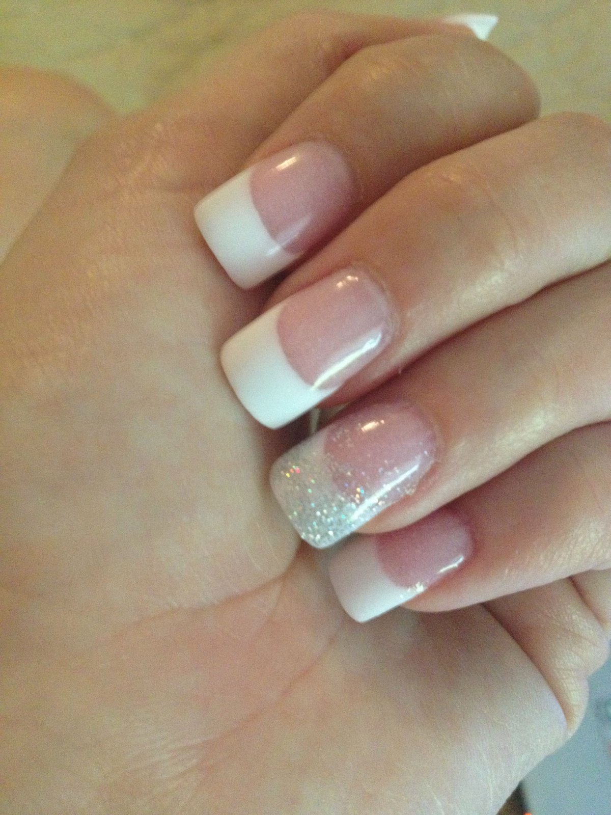 Французский маникюр мутный