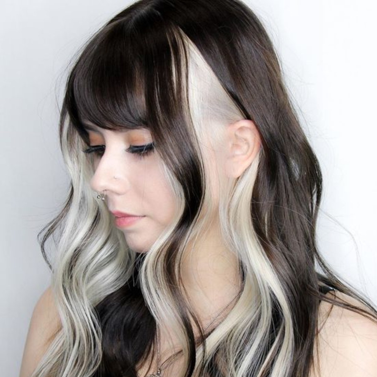 Белые пряди