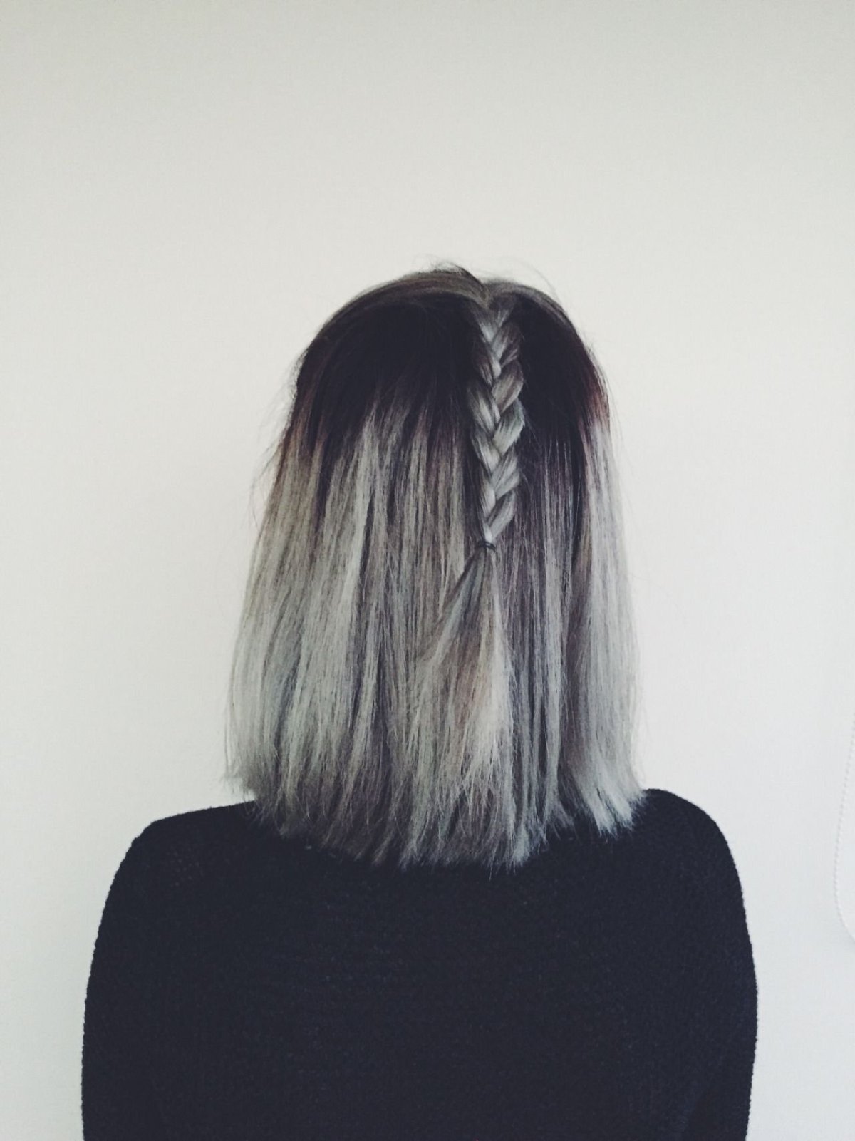 Пепельные кончики на короткие волосы